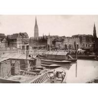 X000131 Historische Fotografie von der Hamburger Altstadt; Arbeitsboote liegen im Binnenhafen. | 